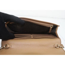 Load image into Gallery viewer, Gucci Soho wallet Calfskin Chain Camelia