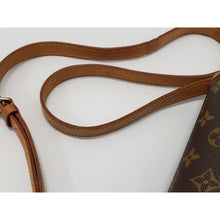 Load image into Gallery viewer, Louis Vuitton Sologne crossbody bag