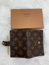 Load image into Gallery viewer, Louis Vuitton Brown Pocket Agenda Cover Wallet