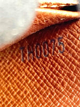 Load image into Gallery viewer, Louis Vuitton Brown Zippy Wallet