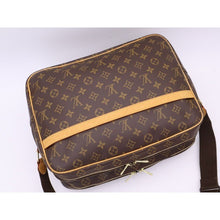 Load image into Gallery viewer, Louis Vuitton Reporter GM
