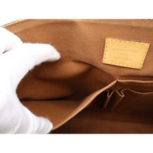 Load image into Gallery viewer, Louis Vuitton messenger body
