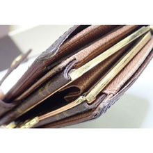 Load image into Gallery viewer, Louis Vuitton Kiss lock wallet
