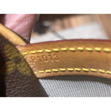 Load image into Gallery viewer, Louis Vuitton Reporter GM
