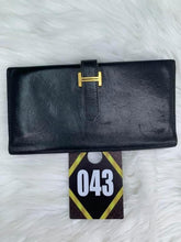 Load image into Gallery viewer, Hermès Black Wallet
