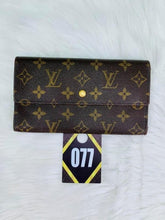 Load image into Gallery viewer, Louis Vuitton Brown International Wallet
