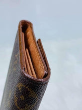 Load image into Gallery viewer, Louis Vuitton Brown International Wallet
