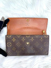 Load image into Gallery viewer, Louis Vuitton Brown Sarah Wallet
