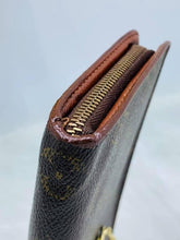 Load image into Gallery viewer, Louis Vuitton Brown Zippy Wallet
