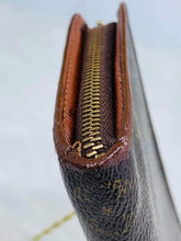 Load image into Gallery viewer, Louis Vuitton Brown Zippy Wallet
